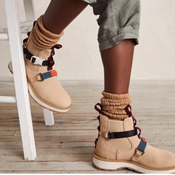 NEW🤍SOREL Hi-line EQ Chelsea Boot in Ceramic, Chalk - Picture 2 of 13